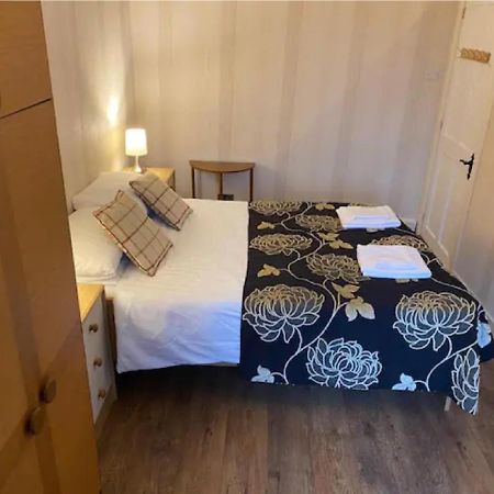 1 Bed In The Outskirts Of Edinburgh, Free Wifi & Street Parking, Self-Catering Apartment Broxburn Luaran gambar