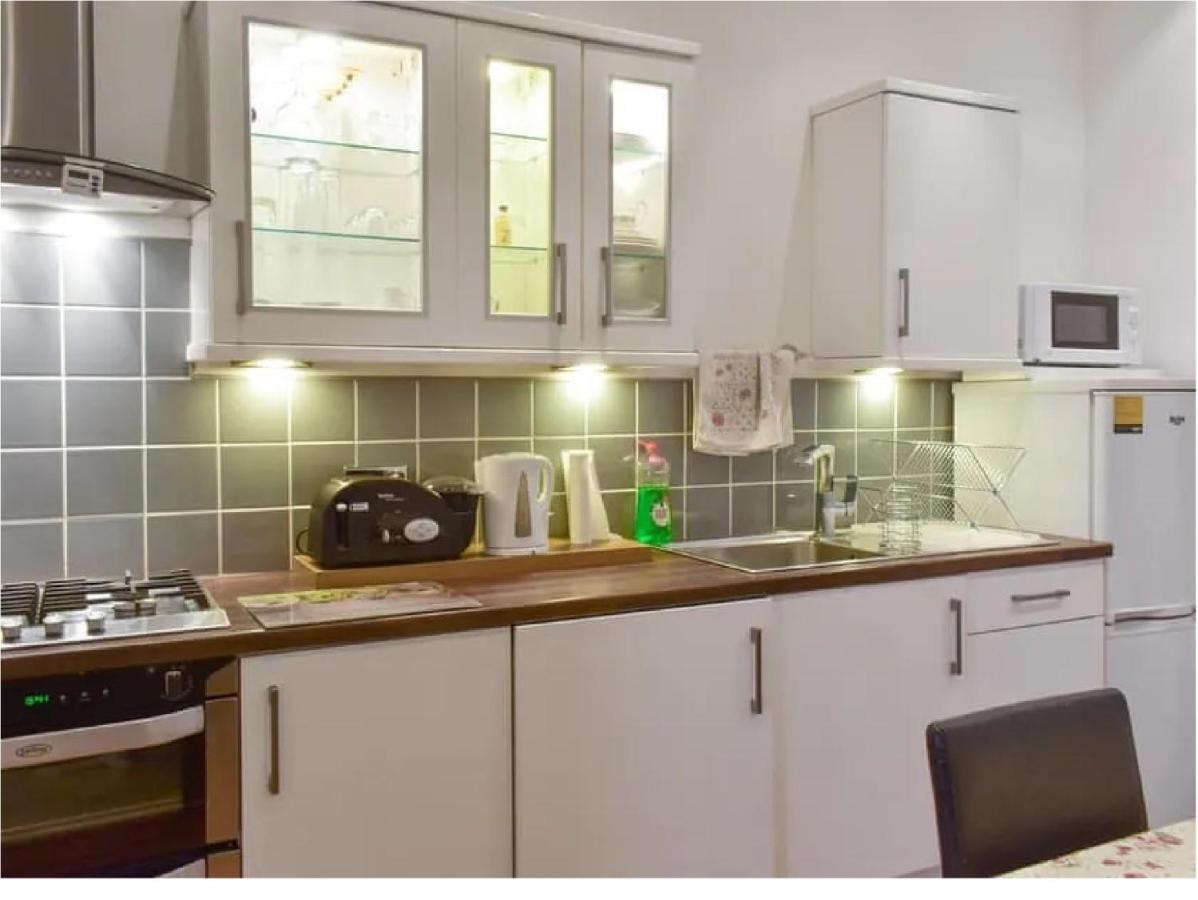 1 Bed In The Outskirts Of Edinburgh, Free Wifi & Street Parking, Self-Catering Apartment Broxburn Luaran gambar