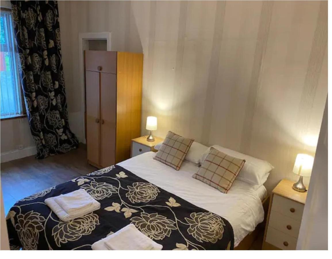 1 Bed In The Outskirts Of Edinburgh, Free Wifi & Street Parking, Self-Catering Apartment Broxburn Luaran gambar