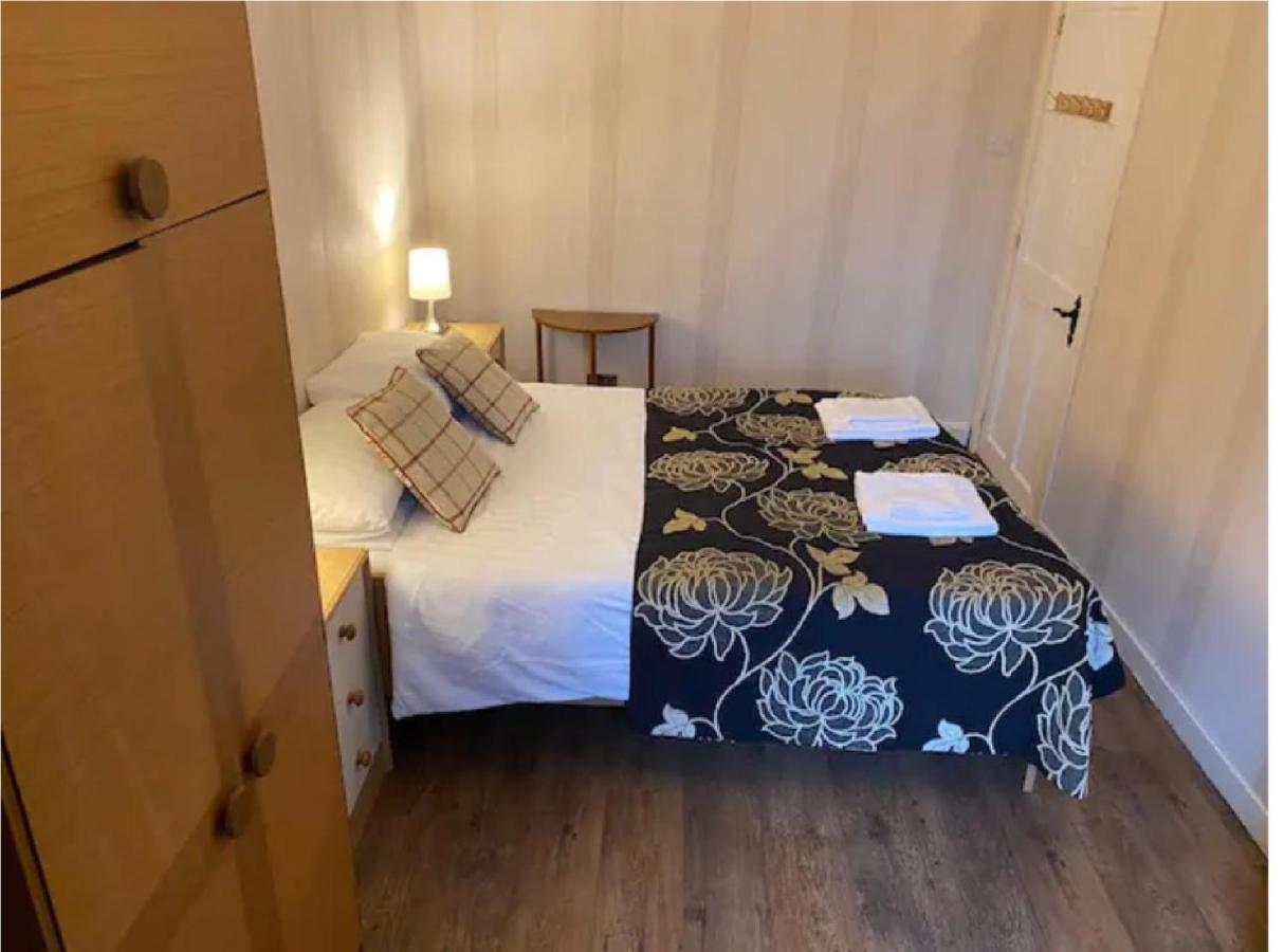 1 Bed In The Outskirts Of Edinburgh, Free Wifi & Street Parking, Self-Catering Apartment Broxburn Luaran gambar