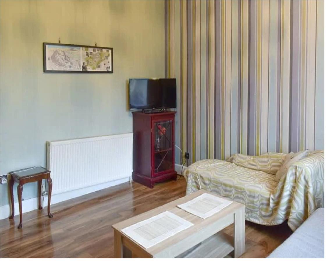 1 Bed In The Outskirts Of Edinburgh, Free Wifi & Street Parking, Self-Catering Apartment Broxburn Luaran gambar