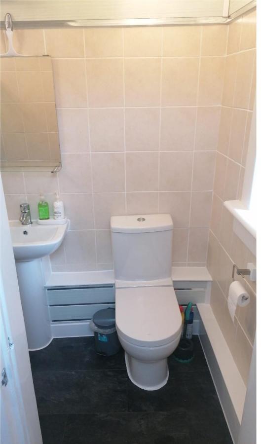 1 Bed In The Outskirts Of Edinburgh, Free Wifi & Street Parking, Self-Catering Apartment Broxburn Luaran gambar