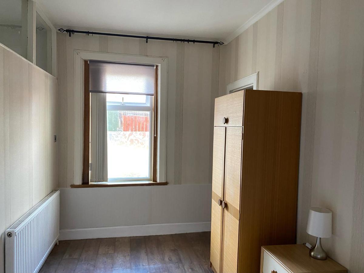 1 Bed In The Outskirts Of Edinburgh, Free Wifi & Street Parking, Self-Catering Apartment Broxburn Luaran gambar